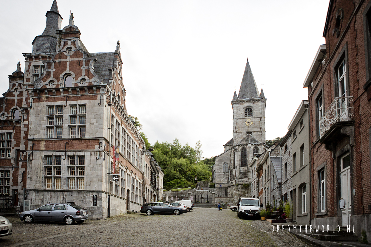 Bouvignes sur Meuse op fietsroute van Namen naar Dinant