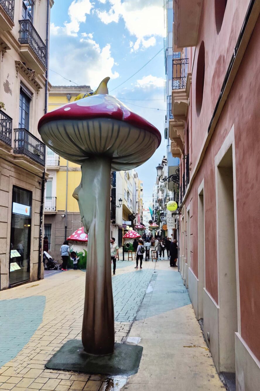 doen in Alicante bezienswaardigheden paddenstoelenstraat